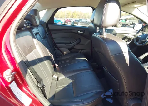 2014 Ford Focus Se z USA, uszkodzony, nr VIN 1FADP3F21EL414830